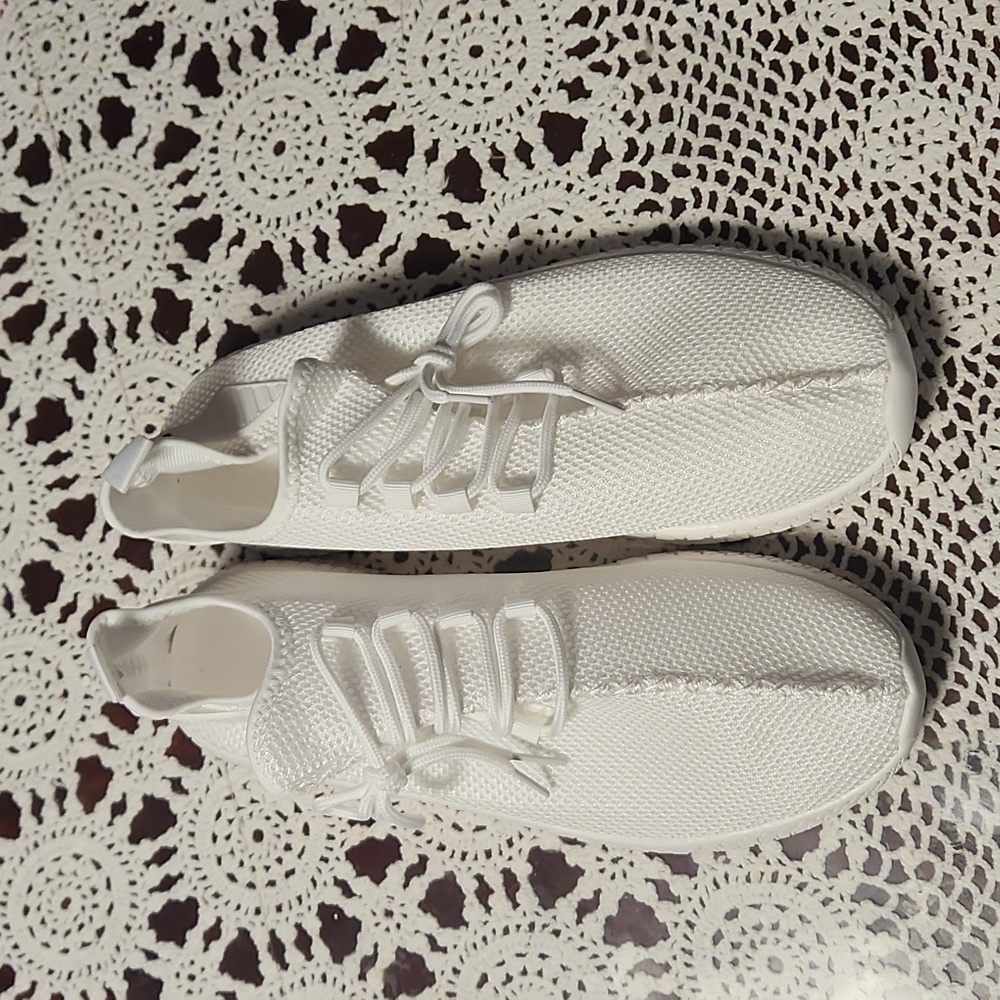 Designed  2020 tennis shoes size 10